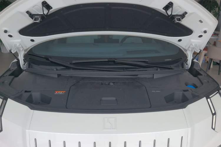 Used Zeekr 009 2024 7-Seater Walk-through Version 4WD 140 kWh Engine Bay