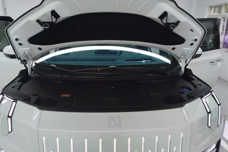 Used Zeekr 009 2024 Six-Seat Executive Version 4WD 108 kWh Engine Bay