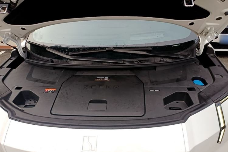 Used Zeekr 009 2024 Six-Seat Executive Version 4WD 108 kWh Engine Bay