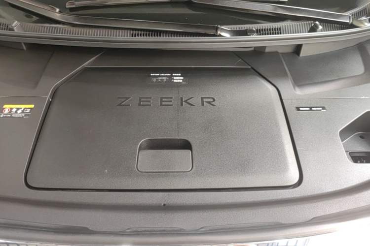 Used Zeekr 009 2024 Six-Seat Executive Version 4WD 108 kWh Engine Bay