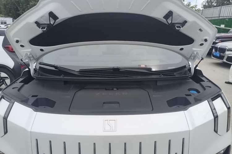 Used Zeekr 009 2024 Six-Seat Executive Version 4WD 140 kWh Engine Bay