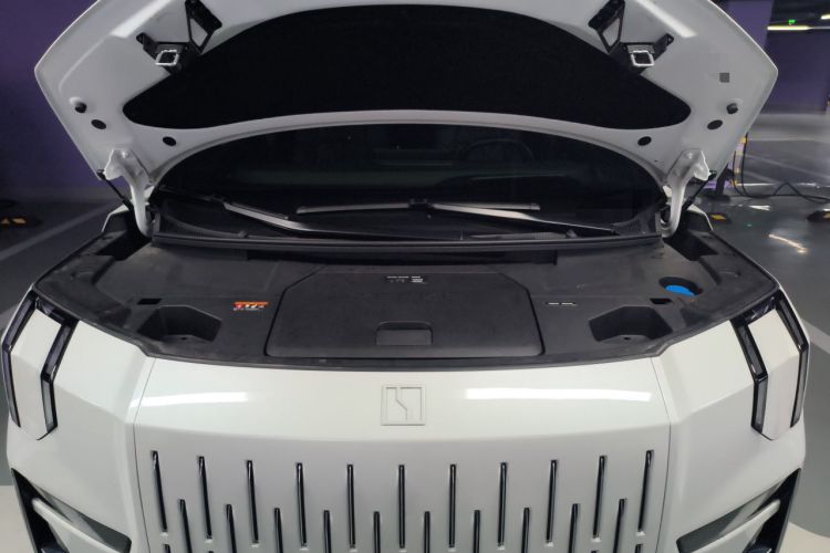 Used Zeekr 009 2024 7-Seater Aisle Version 108 kWh Engine Bay