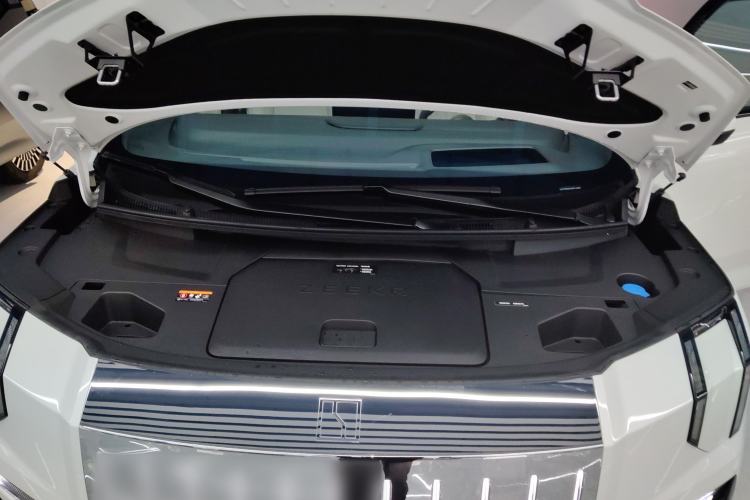 Used Zeekr 009 2024 Six-Seat Executive Version 4WD 108 kWh Engine Bay