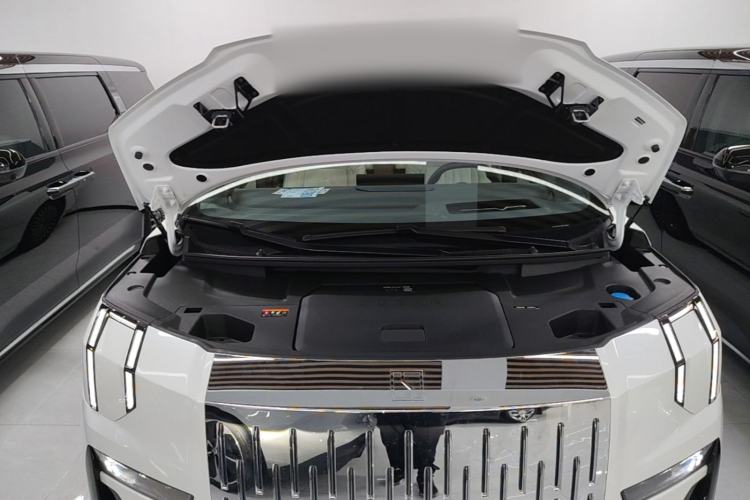 Used Zeekr 009 2024 7-Seater Walk-Through Version Four-Wheel Drive 108 kWh Engine Bay