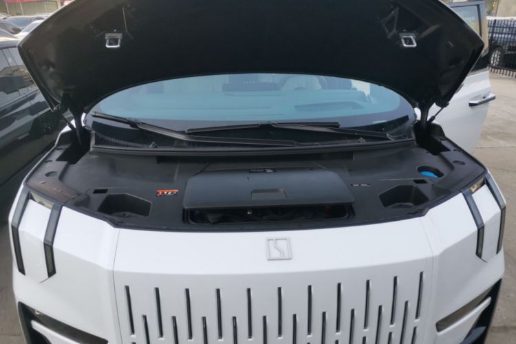 Used Zeekr 009 2024 7-Seater Aisle Version 108 kWh Engine Bay