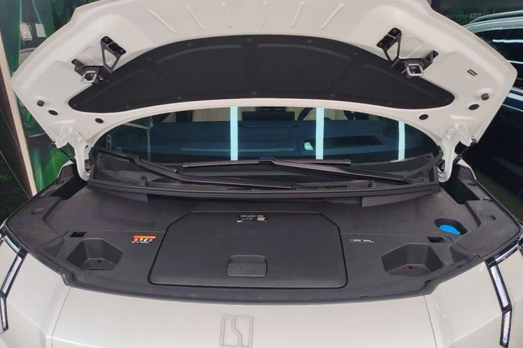 Used Zeekr 009 2024 Six-Seat Executive Version 4WD 108 kWh Engine Bay