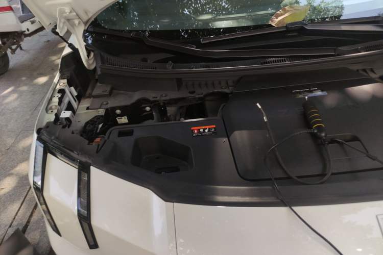 Used Zeekr 009 2024 7-Seater Walk-Through Version Four-Wheel Drive 108 kWh Engine Bay Right