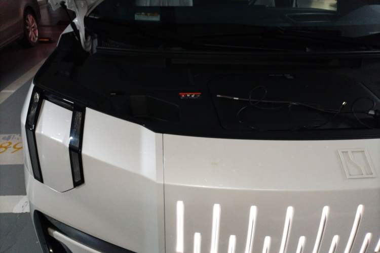 Used Zeekr 009 2024 7-Seater Aisle Version 108 kWh Engine Bay Right