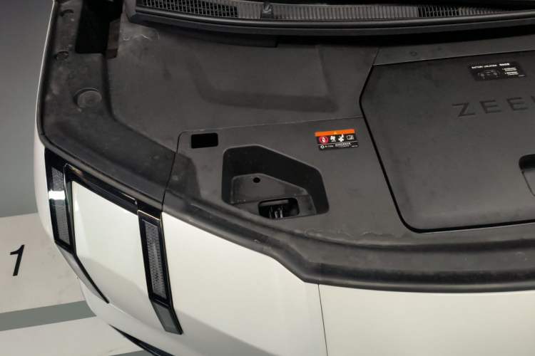 Used Zeekr 009 2024 7-Seater Aisle Version 108 kWh Engine Bay Right