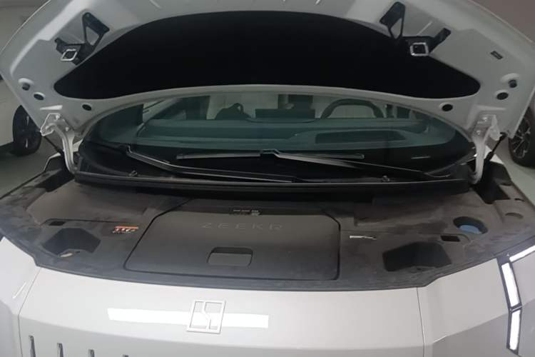 Used Zeekr 009 2024 7-Seater Aisle Version 108 kWh Engine Bay