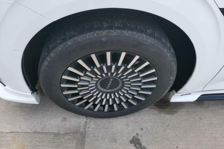 Used Zeekr 009 2024 7-Seater Aisle Version 108 kWh Exterior 1