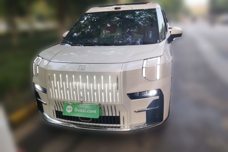 Used Zeekr 009 2024 Six-Seat Executive Version 4WD 108 kWh Exterior 1