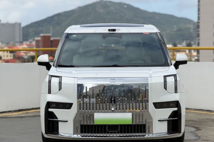Used Zeekr 009 2024 7-Seater Walk-Through Version Four-Wheel Drive 108 kWh Exterior 1