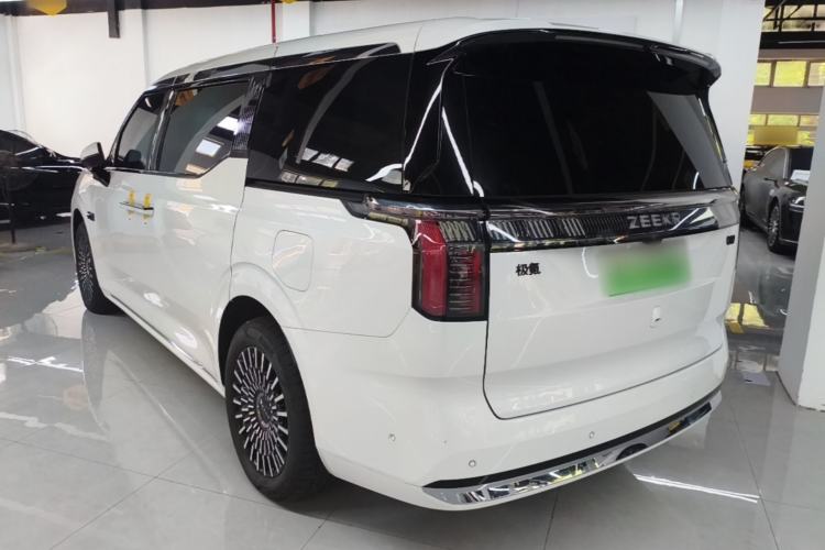 Used Zeekr 009 2024 Six-Seat Executive Version 4WD 108 kWh Exterior 2
