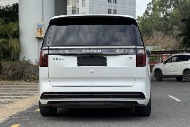 Used Zeekr 009 2024 7-Seater Aisle Version 108 kWh Exterior 3
