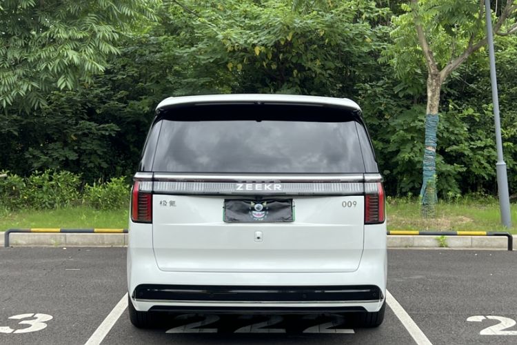 Used Zeekr 009 2024 Six-Seat Executive Version 4WD 108 kWh Exterior 3