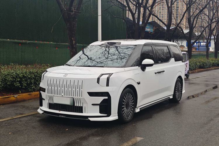 Used Zeekr 009 2024 7-Seater Aisle Version 108 kWh Exterior 3