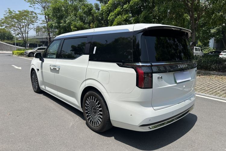 Used Zeekr 009 2024 7-Seater Walk-Through Version Four-Wheel Drive 108 kWh Exterior 4