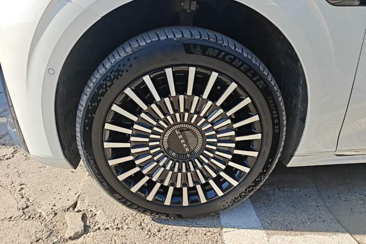 Used Zeekr 009 2024 Six-Seat Executive Version 4WD 108 kWh Exterior 4