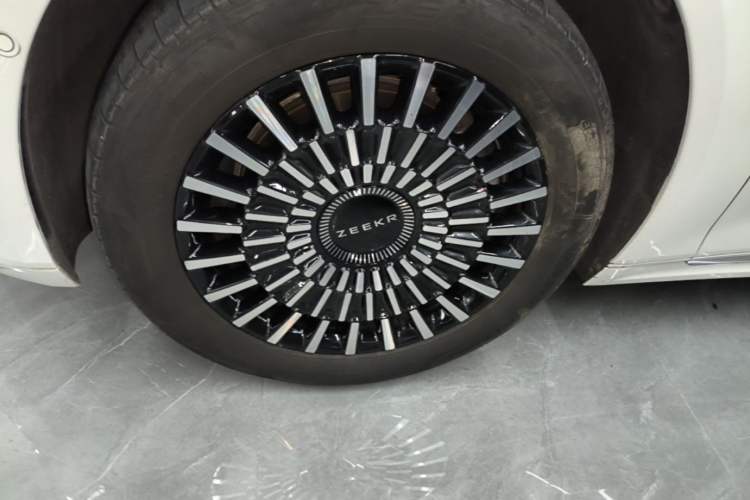 Used Zeekr 009 2024 Six-Seat Executive Version 4WD 108 kWh Exterior 4
