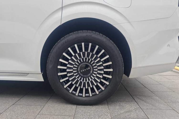 Used Zeekr 009 2024 Six-Seat Executive Version 4WD 108 kWh Exterior 4