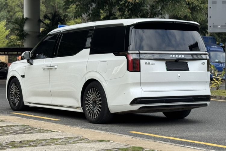 Used Zeekr 009 2024 7-Seater Aisle Version 108 kWh Exterior 5