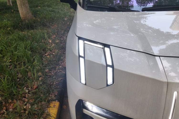 Used Zeekr 009 2024 Six-Seat Executive Version 4WD 108 kWh Exterior 6