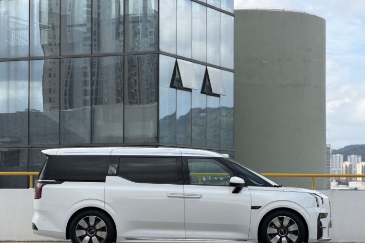 Used Zeekr 009 2024 7-Seater Walk-Through Version Four-Wheel Drive 108 kWh Exterior 6