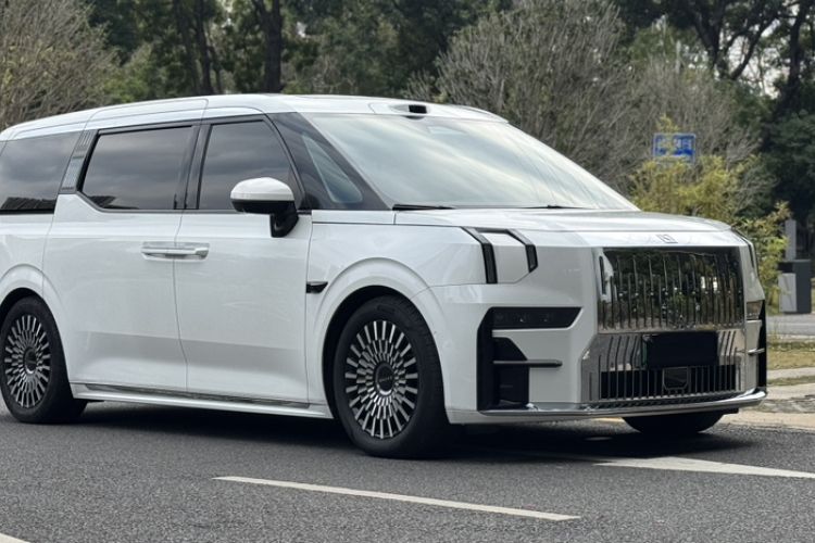 Used Zeekr 009 2024 7-Seater Aisle Version 108 kWh Exterior 7