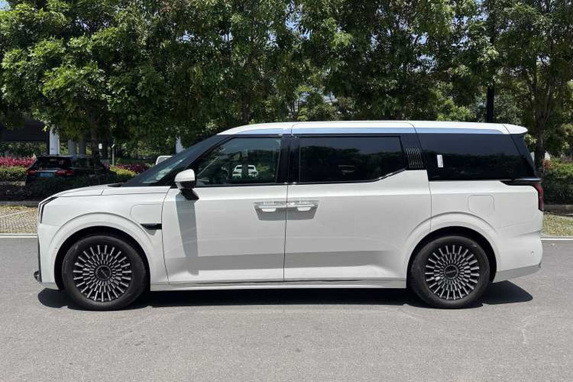 Used Zeekr 009 2024 7-Seater Walk-Through Version Four-Wheel Drive 108 kWh Exterior 8