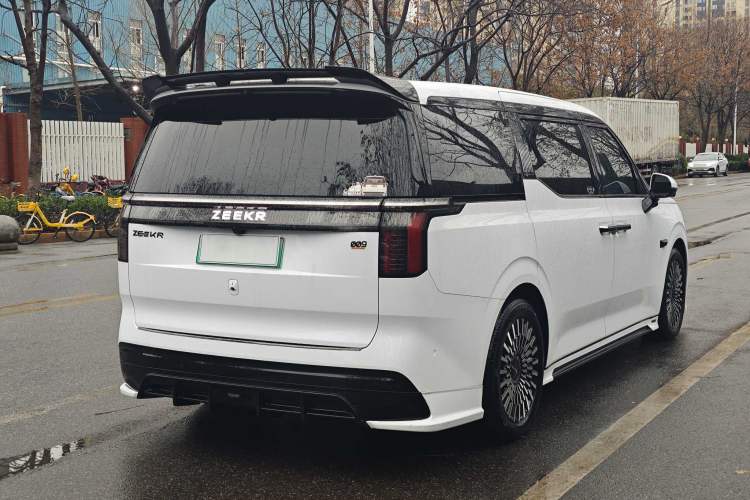 Used Zeekr 009 2024 7-Seater Aisle Version 108 kWh Exterior 8