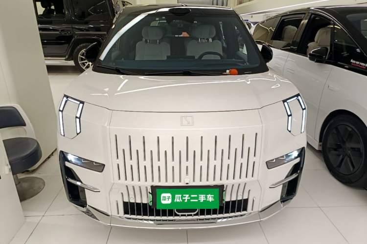 Used Zeekr 009 2024 7-Seater Aisle Version 108 kWh Front