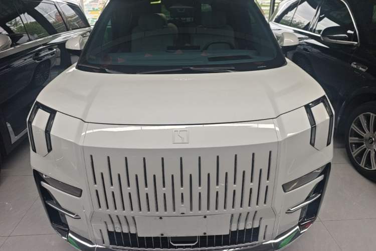 Used Zeekr 009 2024 Six-Seat Executive Version 4WD 108 kWh Front