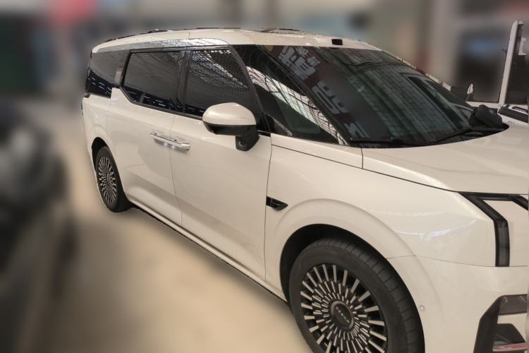 Used Zeekr 009 2024 7-Seater Walk-Through Version Four-Wheel Drive 108 kWh Front Right 45 Deg