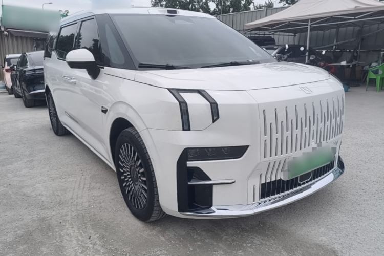 Used Zeekr 009 2024 Six-Seat Executive Version 4WD 140 kWh Front Right 45 Deg