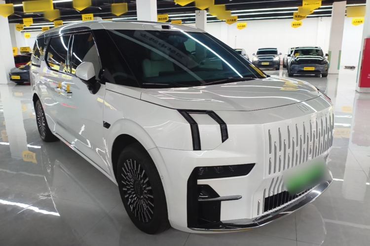 Used Zeekr 009 2024 Six-Seat Executive Version 4WD 108 kWh Front Right 45 Deg