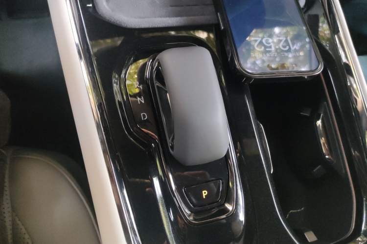 Used Zeekr 009 2024 7-Seater Walk-Through Version Four-Wheel Drive 108 kWh Gear Lever