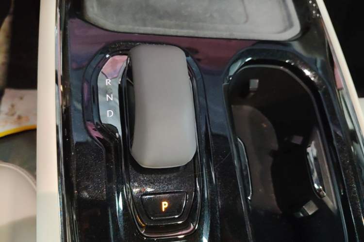 Used Zeekr 009 2024 Six-Seat Executive Version 4WD 108 kWh Gear Lever