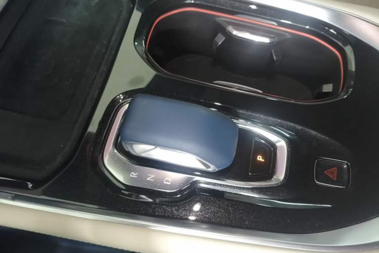 Used Zeekr 009 2024 Six-Seat Executive Version 4WD 140 kWh Gear Lever