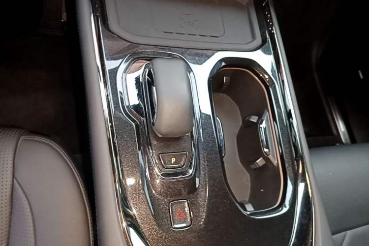 Used Zeekr 009 2024 Six-Seat Executive Version 4WD 108 kWh Gear Lever