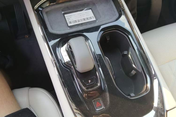 Used Zeekr 009 2024 7-Seater Walk-Through Version Four-Wheel Drive 108 kWh Gear Lever