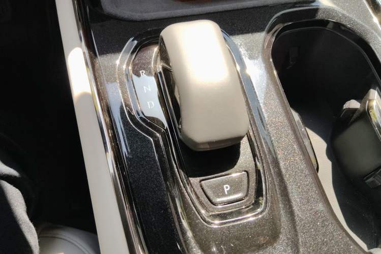 Used Zeekr 009 2024 Six-Seat Executive Version 4WD 108 kWh Gear Lever