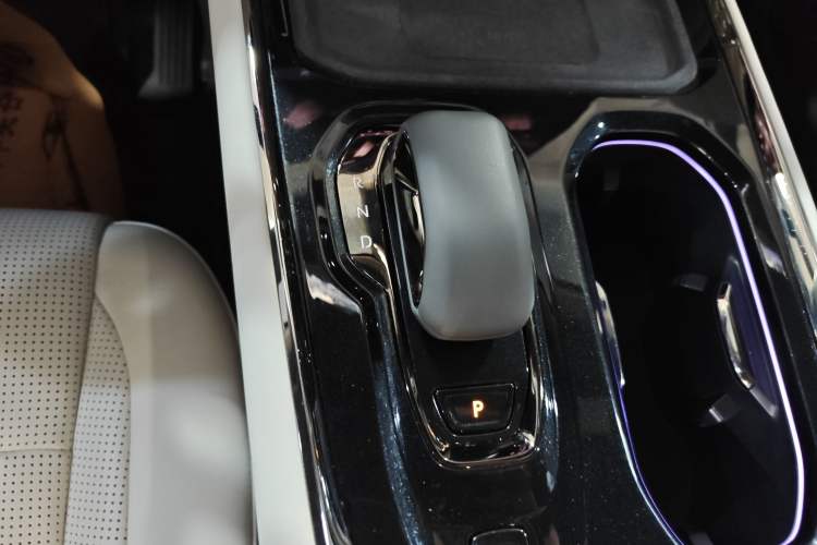 Used Zeekr 009 2024 7-Seater Aisle Version 108 kWh Gear Lever