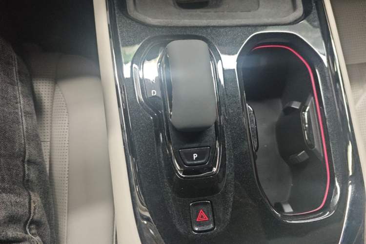 Used Zeekr 009 2024 Six-Seat Executive Version 4WD 108 kWh Gear Lever