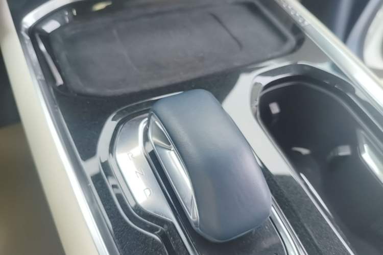 Used Zeekr 009 2024 Six-Seat Executive Version 4WD 140 kWh Gear Lever