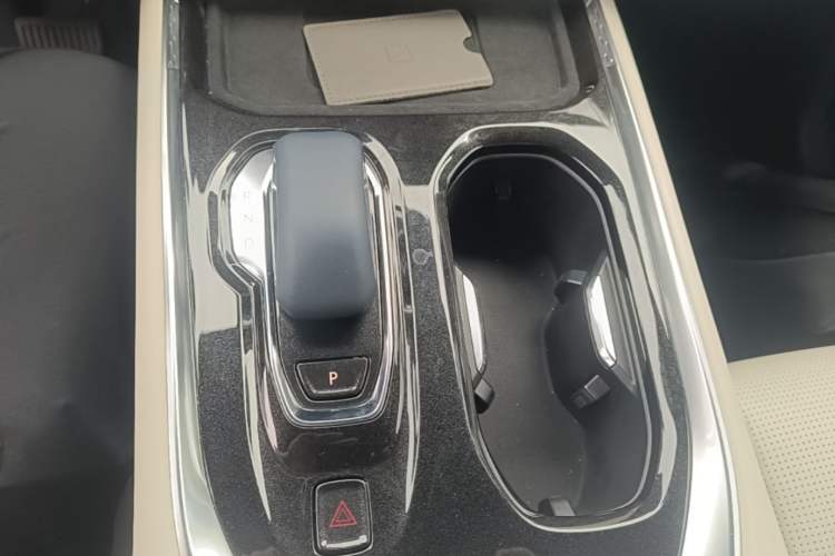 Used Zeekr 009 2024 Six-Seat Executive Version 4WD 108 kWh Gear Lever