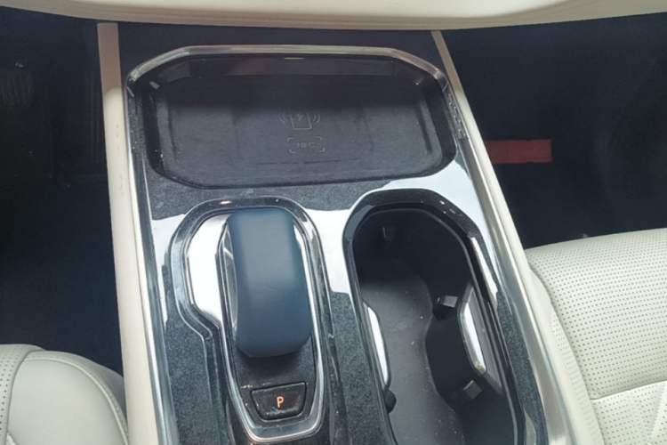 Used Zeekr 009 2024 Six-Seat Executive Version 4WD 108 kWh Gear Lever