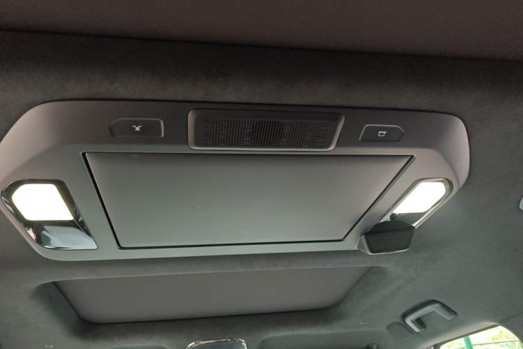 Used Zeekr 009 2024 7-Seater Walk-Through Version Four-Wheel Drive 108 kWh Headliner