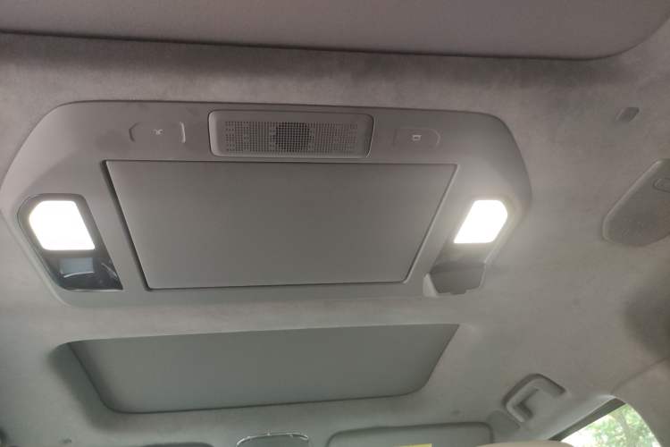 Used Zeekr 009 2024 7-Seater Walk-Through Version Four-Wheel Drive 108 kWh Headliner