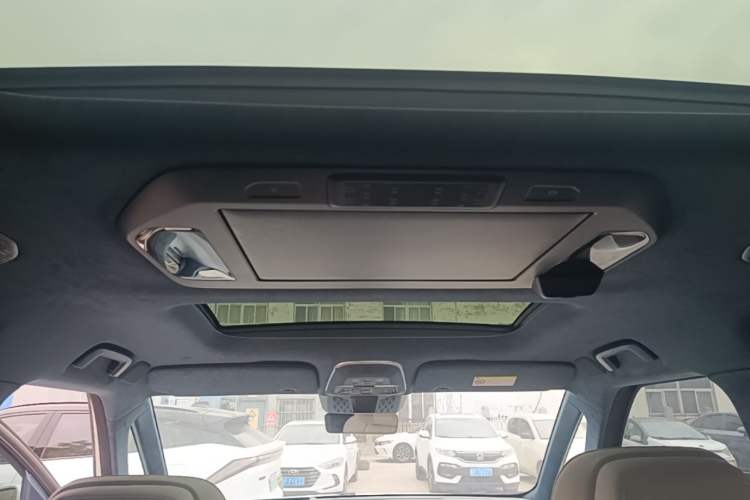 Used Zeekr 009 2024 Six-Seat Executive Version 4WD 108 kWh Headliner